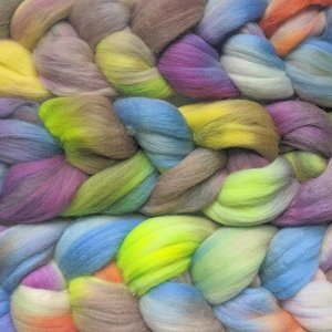 Hand Painted Top / Roving | 18.5 Micron Merino | Alien Invasion