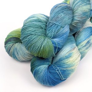 Hand Dyed / Painted Yarn | Lace Weight | Merino / Silk | Ocean Breeze