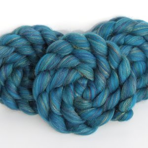 Blended Roving / Combed Top | Corriedale / Nylon | Skinny Dipping