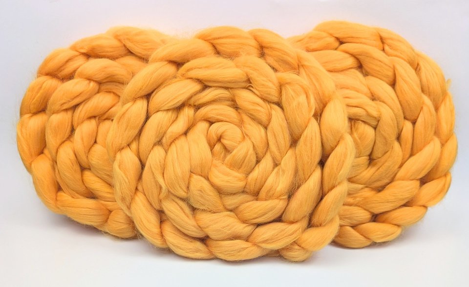 Commercially Dyed Roving | Acrylic | Creamsicle