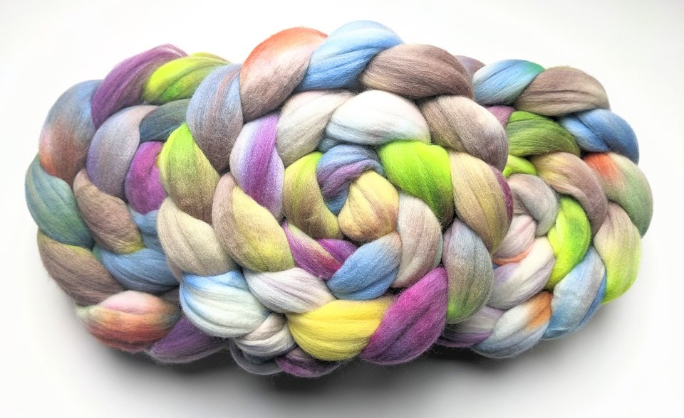 Hand Painted Top / Roving | 18.5 Micron Merino | Alien Invasion