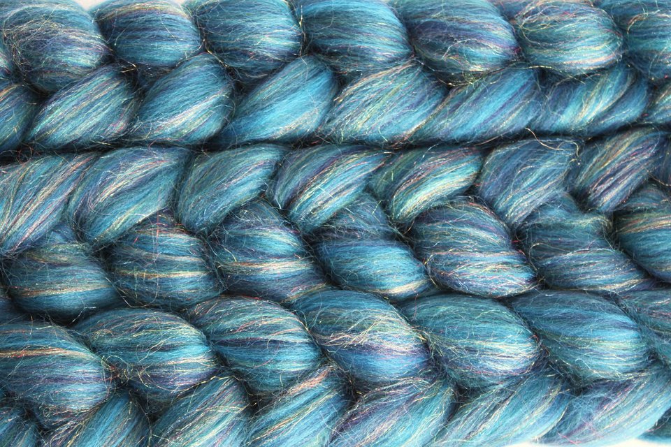Blended Roving / Combed Top | Corriedale / Nylon | Skinny Dipping