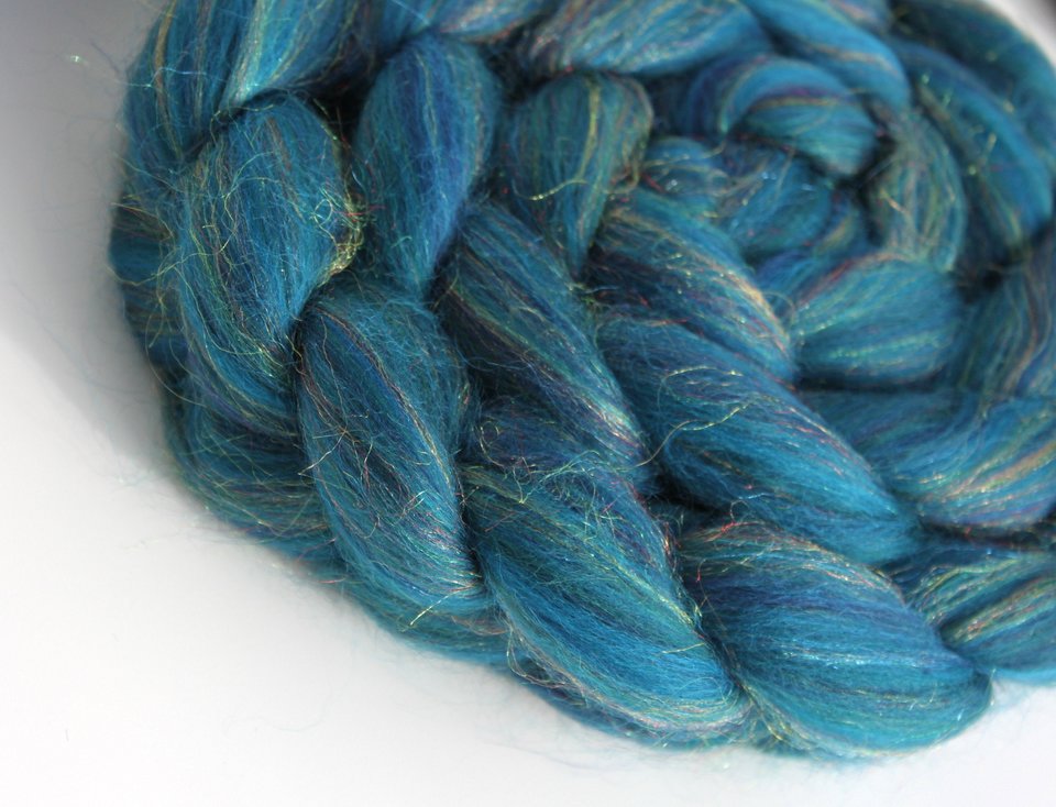 Blended Roving / Combed Top | Corriedale / Nylon | Skinny Dipping